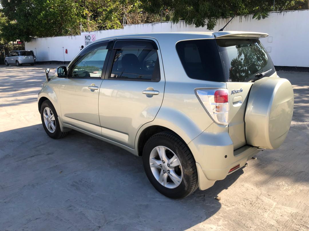 829. Toyota Rush  G 2010