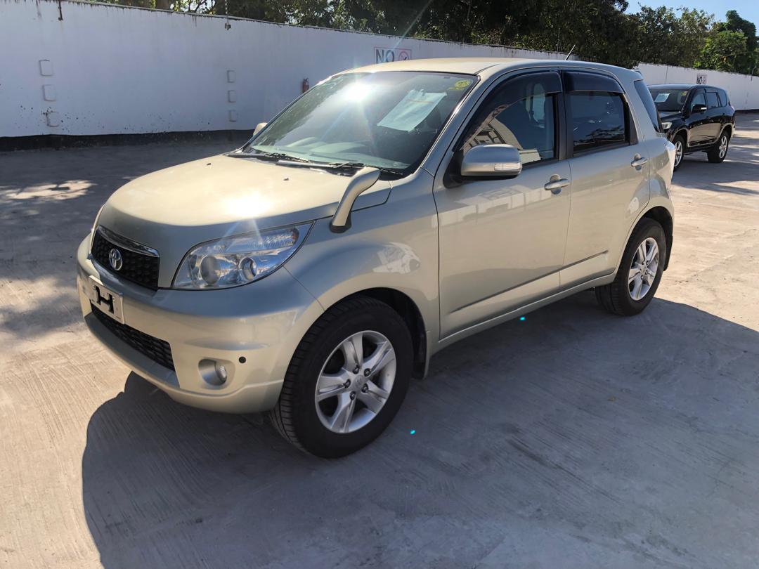 829. Toyota Rush  G 2010