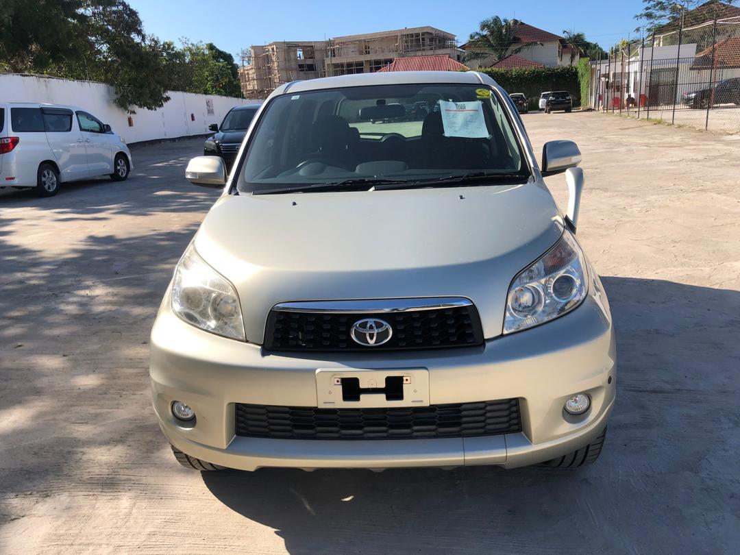 829. Toyota Rush  G 2010