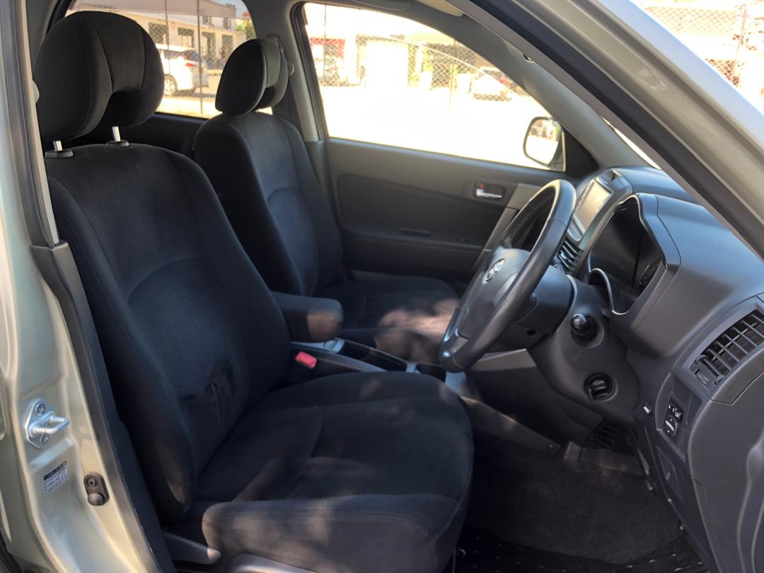 829. Toyota Rush  G 2010