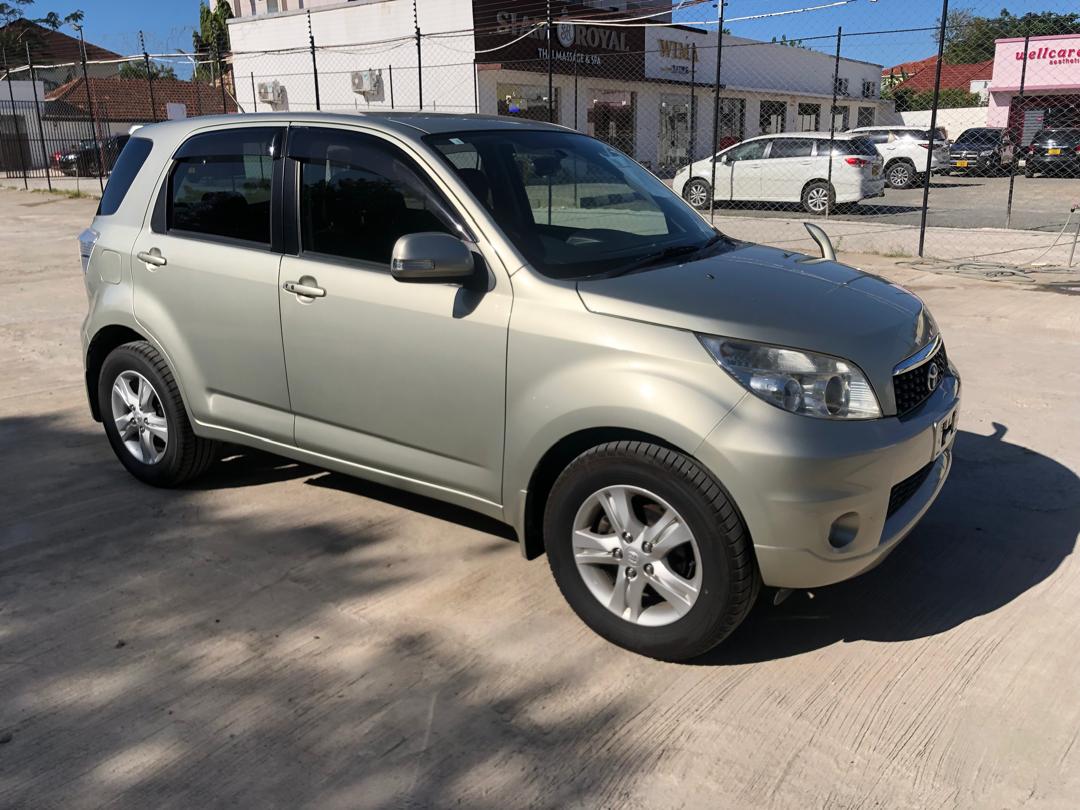 829. Toyota Rush  G 2010