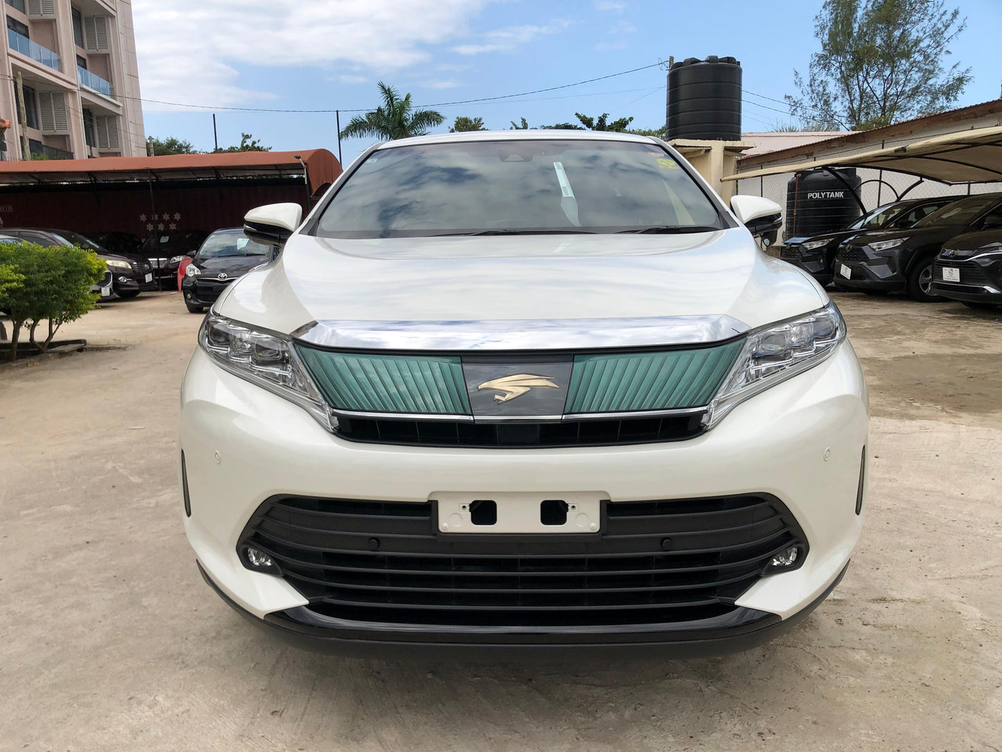 1033. HARRIER PREMIUM 2018 Mileage: 34,272 Km