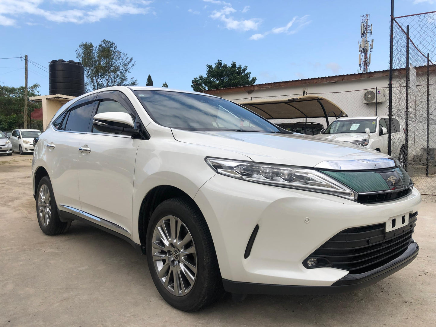 1033. HARRIER PREMIUM 2018 Mileage: 34,272 Km