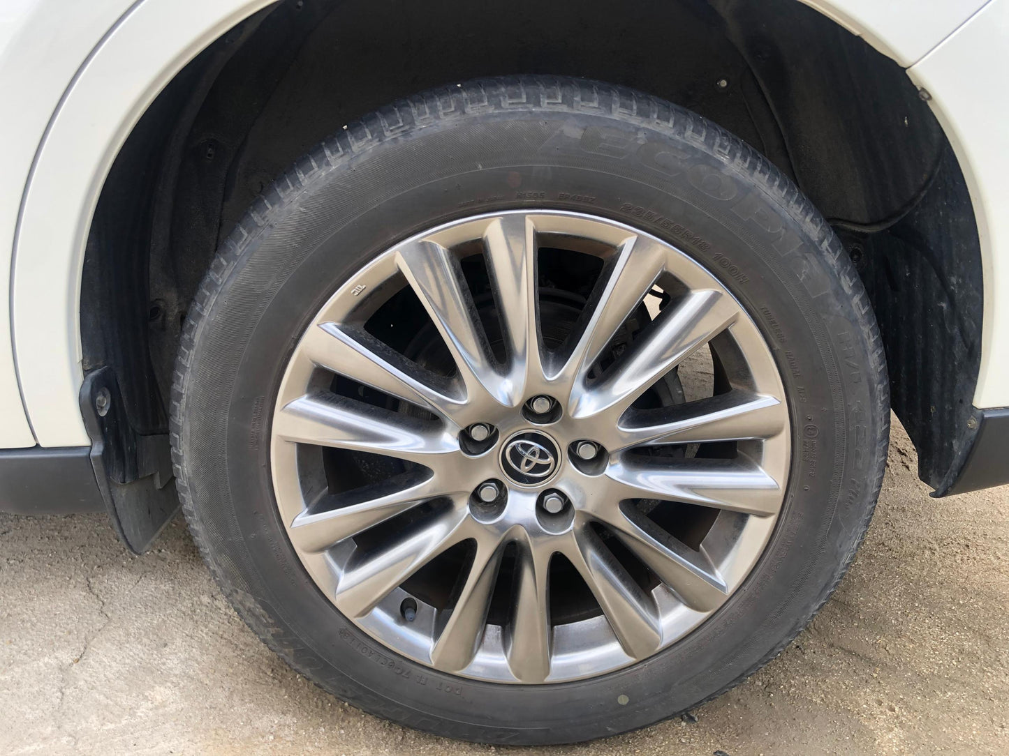 1033. HARRIER PREMIUM 2018 Mileage: 34,272 Km