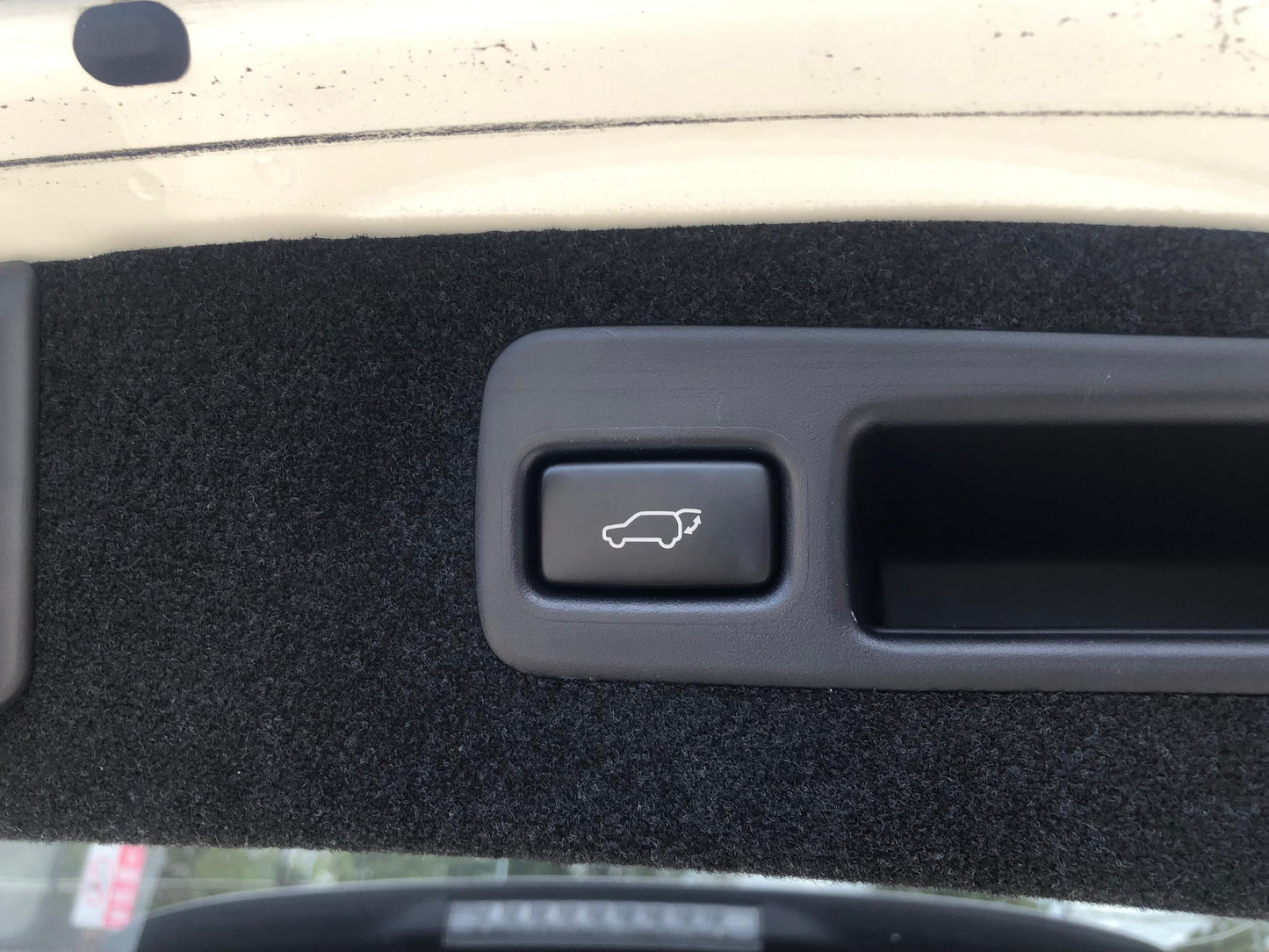 1033. HARRIER PREMIUM 2018 Mileage: 34,272 Km