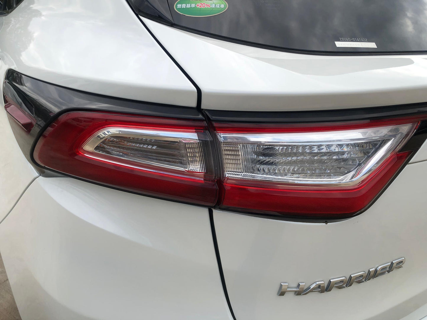 1033. HARRIER PREMIUM 2018 Mileage: 34,272 Km