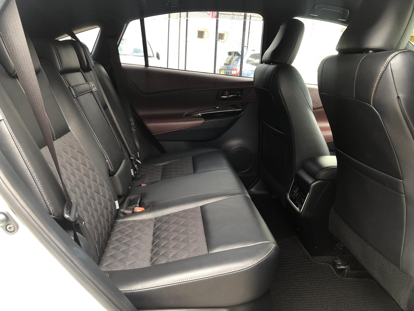 1033. HARRIER PREMIUM 2018 Mileage: 34,272 Km