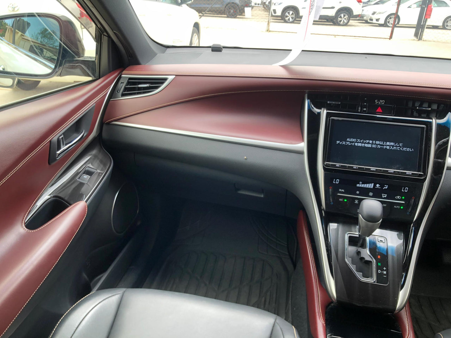 1033. HARRIER PREMIUM 2018 Mileage: 34,272 Km