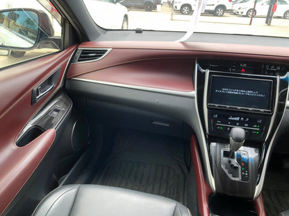 1033. HARRIER PREMIUM 2018 Mileage: 34,272 Km