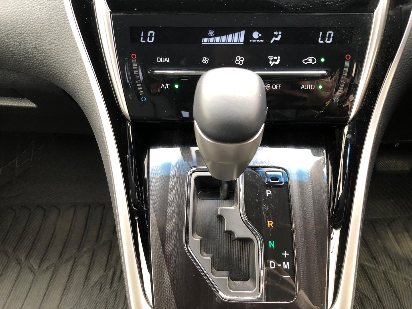 1033. HARRIER PREMIUM 2018 Mileage: 34,272 Km
