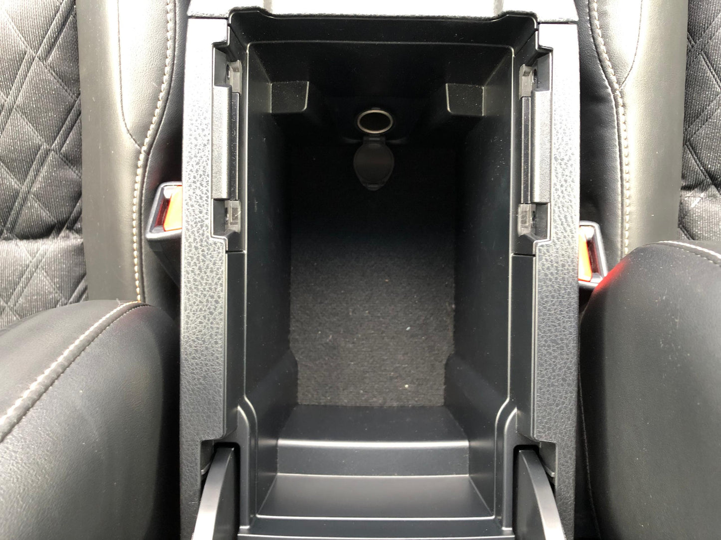 1033. HARRIER PREMIUM 2018 Mileage: 34,272 Km