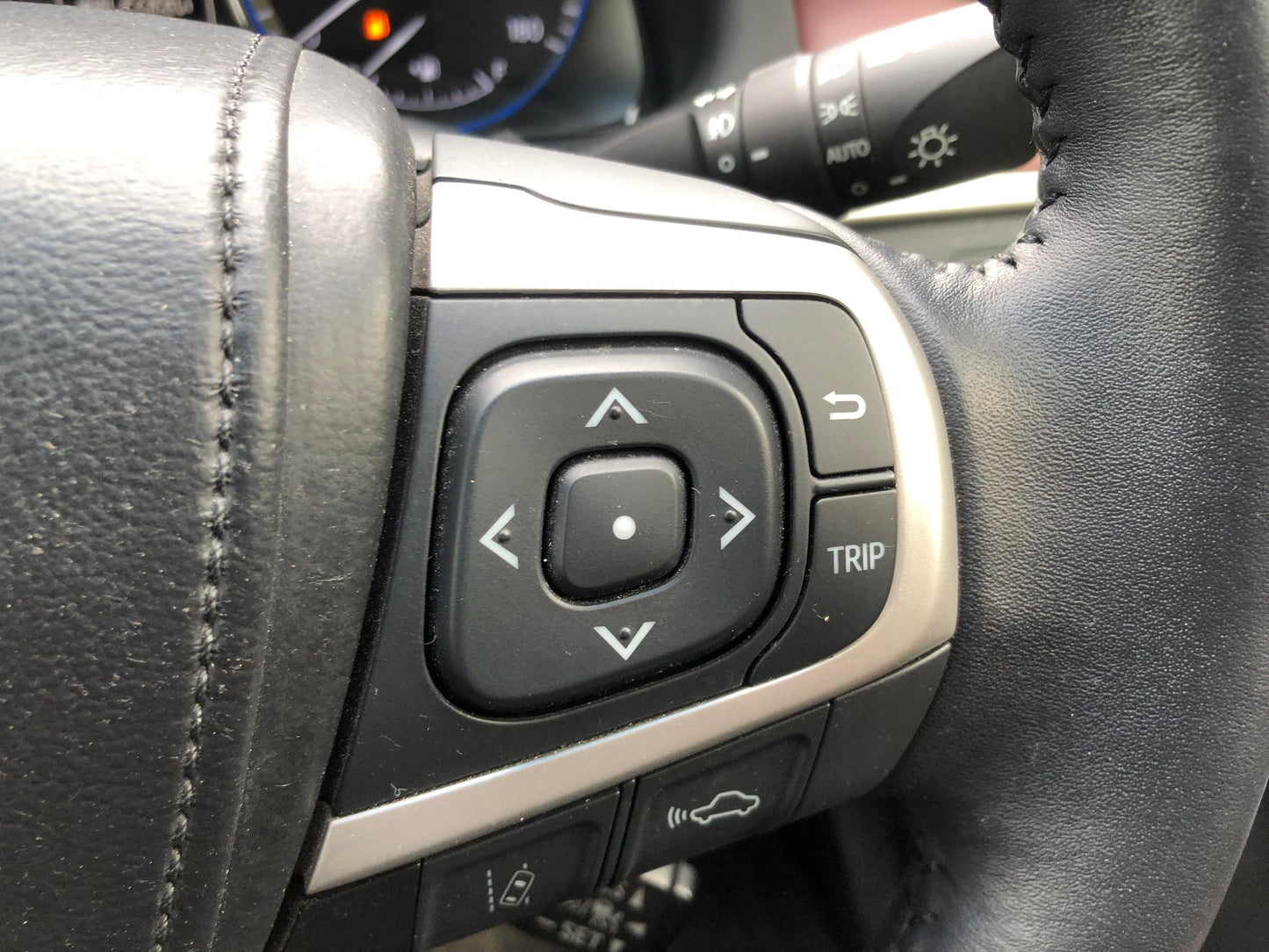 1033. HARRIER PREMIUM 2018 Mileage: 34,272 Km