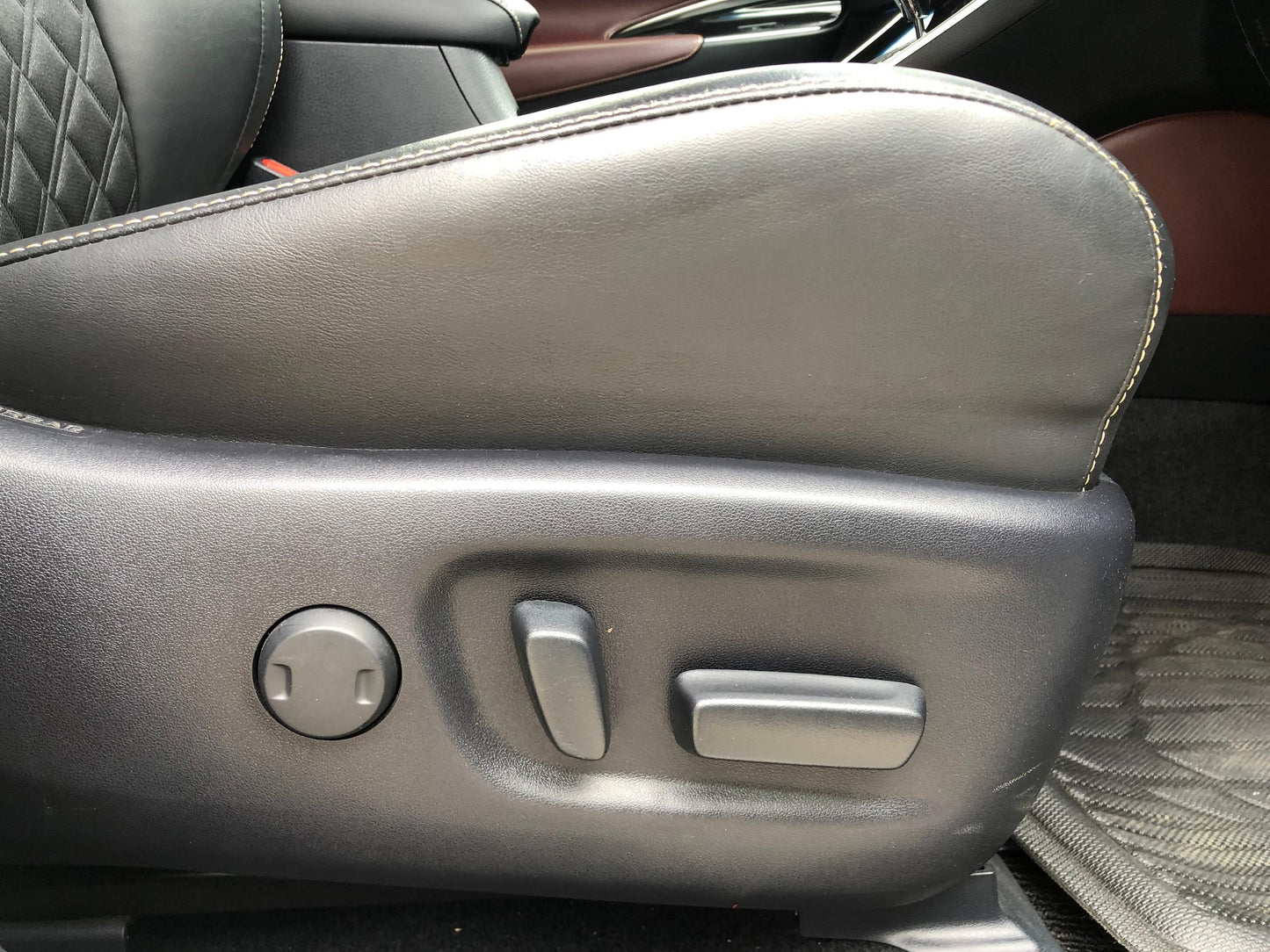 1033. HARRIER PREMIUM 2018 Mileage: 34,272 Km
