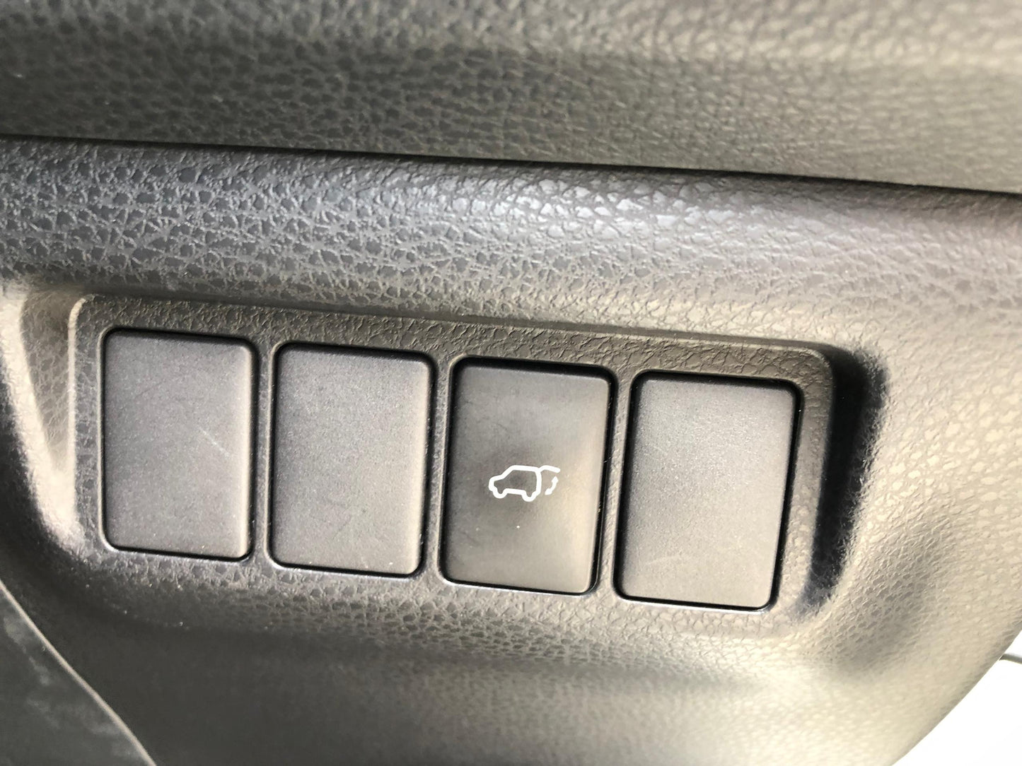 1033. HARRIER PREMIUM 2018 Mileage: 34,272 Km