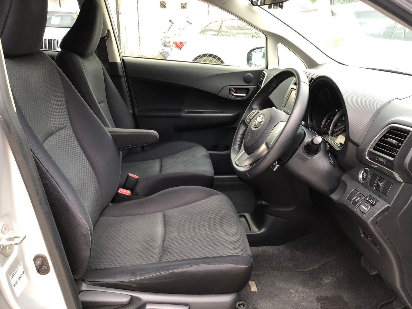 1032 TOYOTA RACTIS G 2012