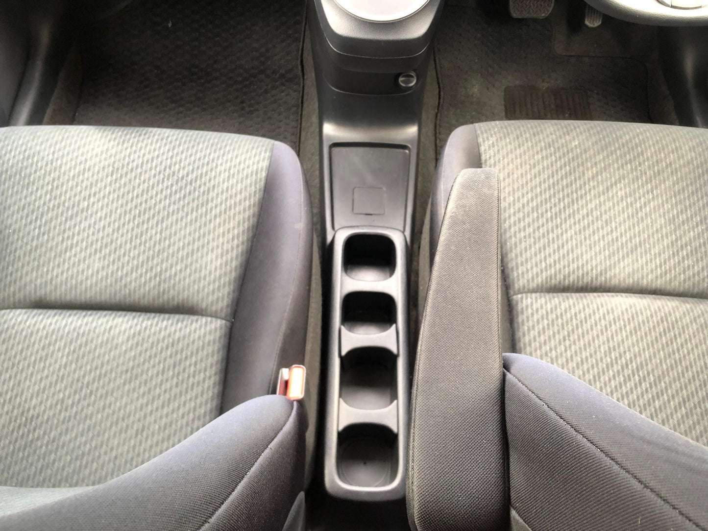 1032 TOYOTA RACTIS G 2012