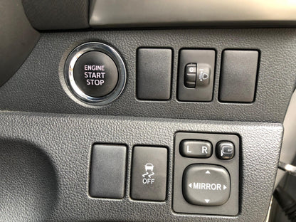 1032 TOYOTA RACTIS G 2012