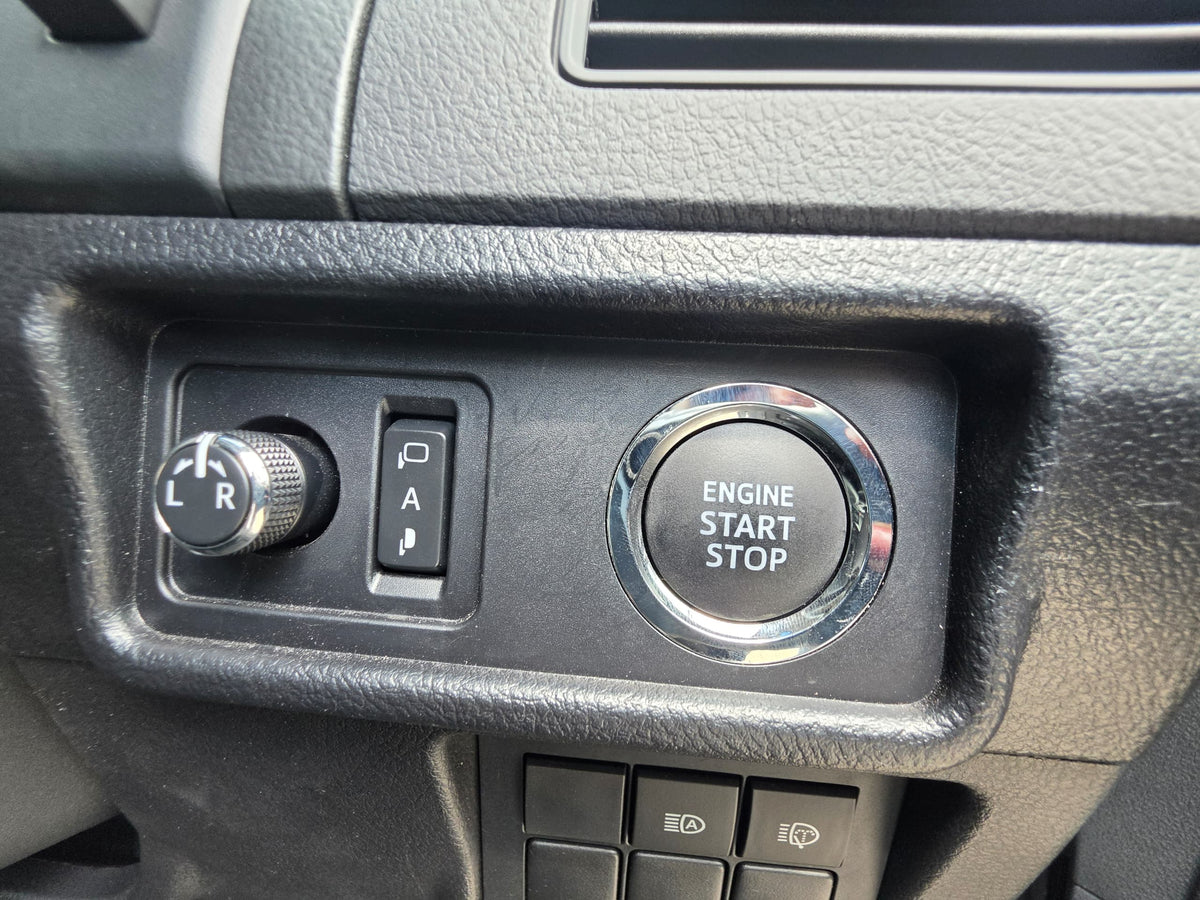 1046. TOYOTA LAND CRUISER PRADO TX