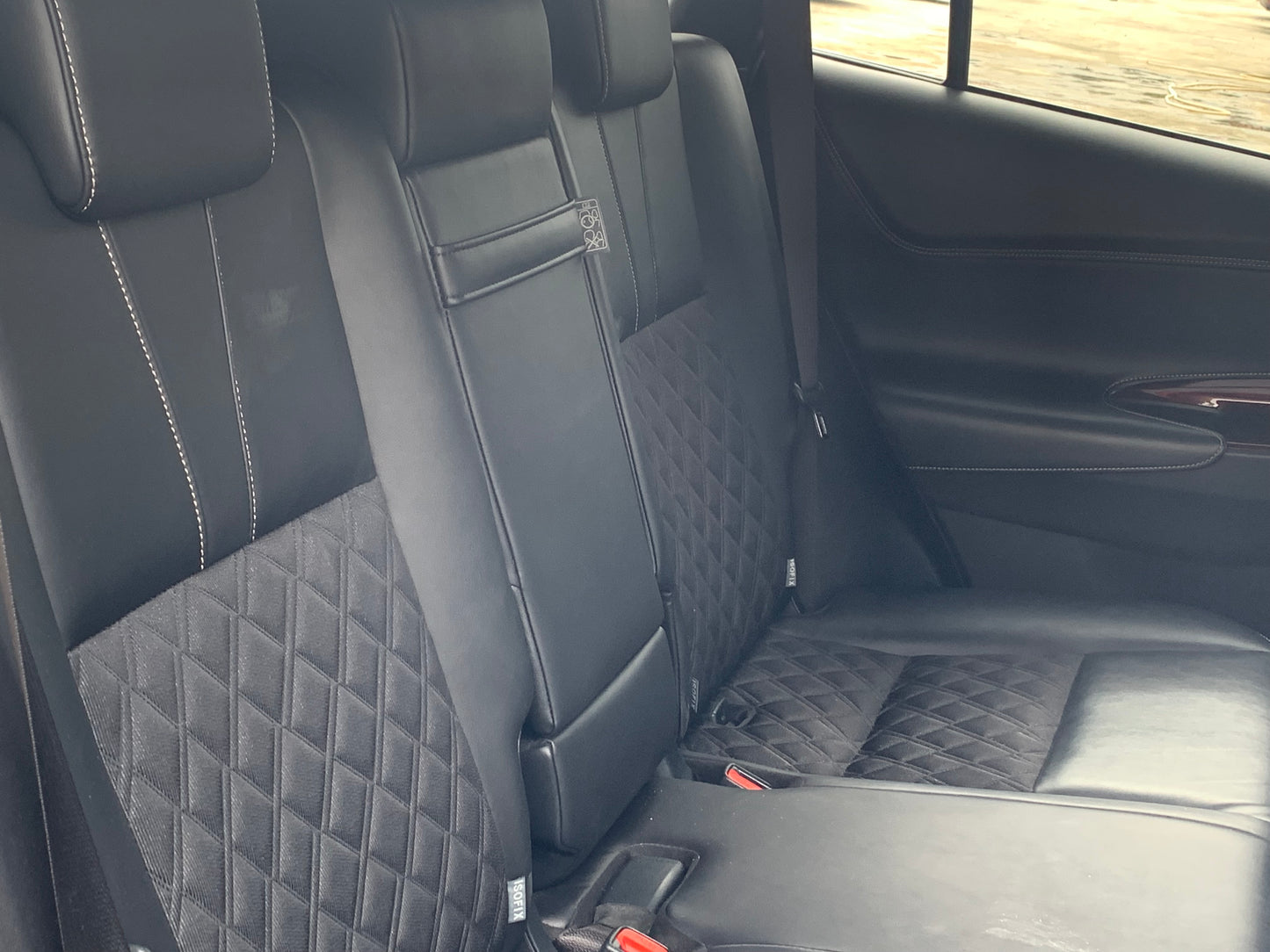 739. Toyota Harrier Premium 2015