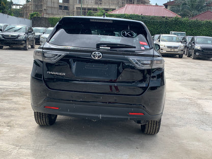 739. Toyota Harrier Premium 2015