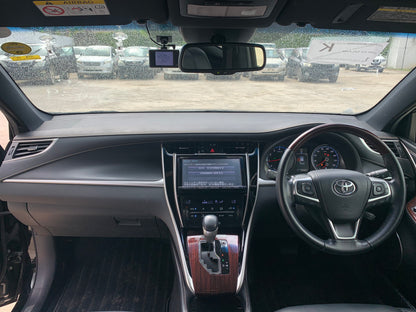 739. Toyota Harrier Premium 2015