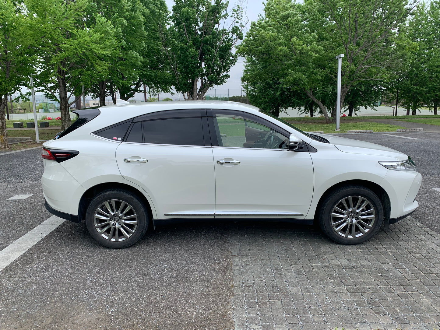 1033. HARRIER PREMIUM 2018 Mileage: 34,272 Km
