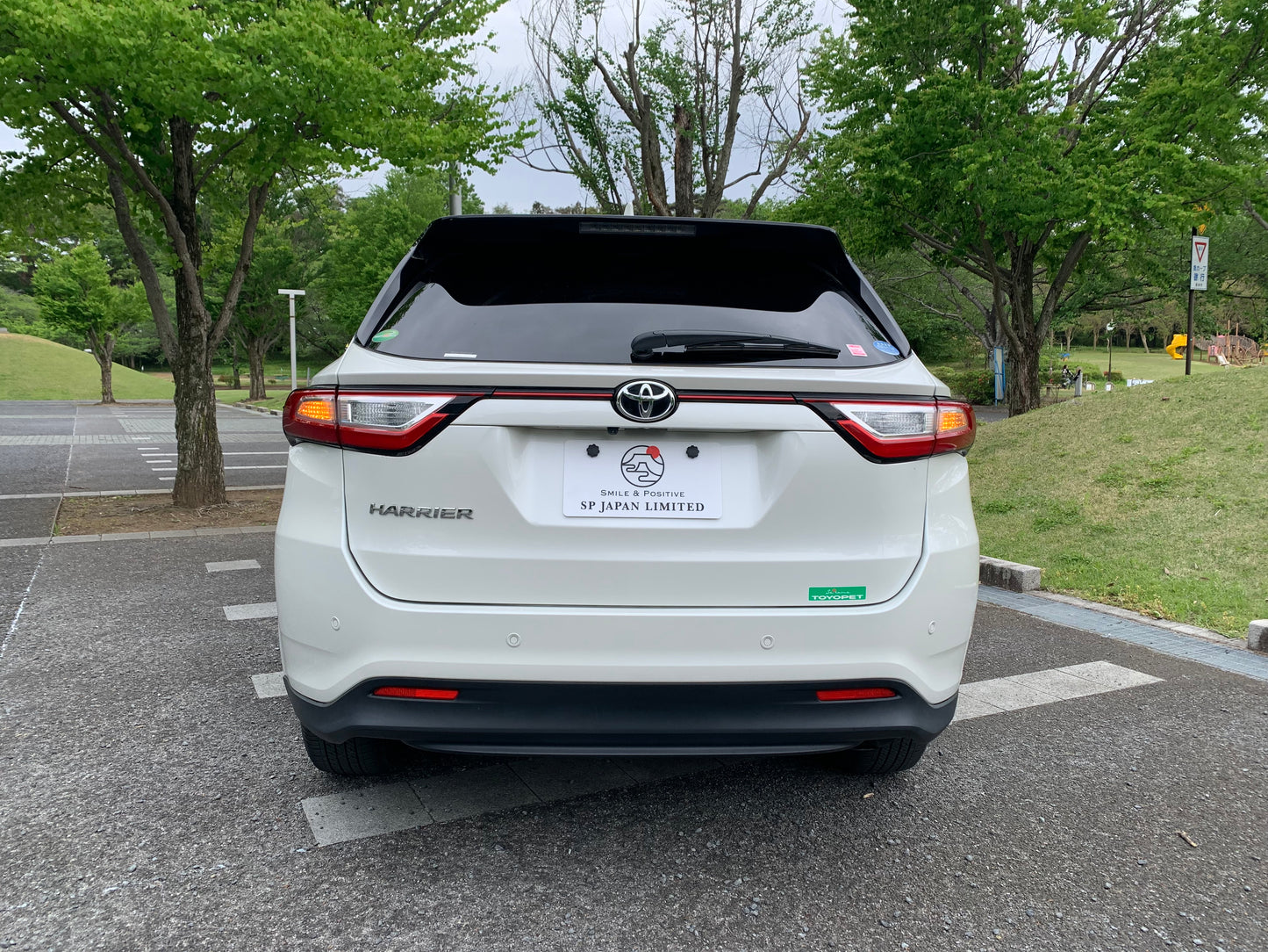 1033. HARRIER PREMIUM 2018 Mileage: 34,272 Km