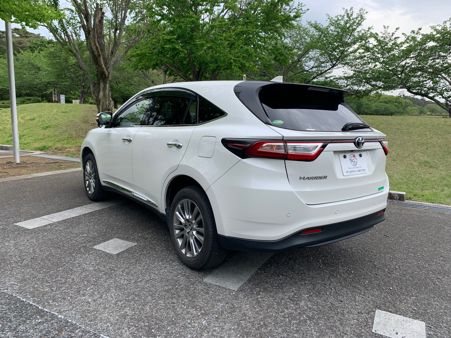 1033. HARRIER PREMIUM 2018 Mileage: 34,272 Km