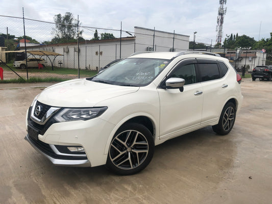 712. Nissan X-Trail Mode Premiere High Contrast Interior 2017