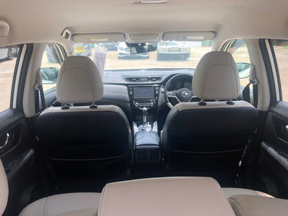 712. Nissan X-Trail Mode Premiere High Contrast Interior 2017