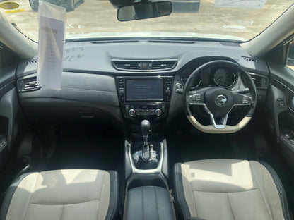 712. Nissan X-Trail Mode Premiere High Contrast Interior 2017
