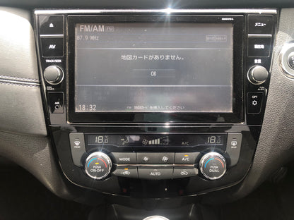 712. Nissan X-Trail Mode Premiere High Contrast Interior 2017