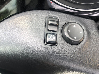 712. Nissan X-Trail Mode Premiere High Contrast Interior 2017