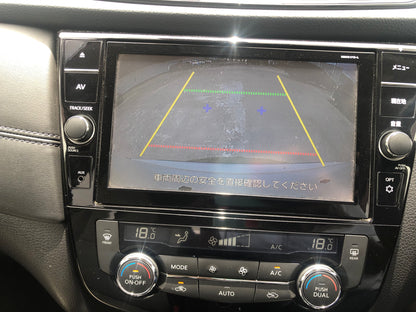 712. Nissan X-Trail Mode Premiere High Contrast Interior 2017