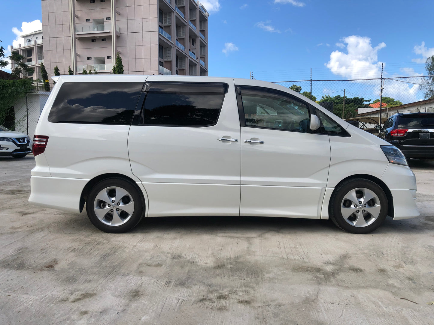 735 Toyota Alphard 2.5AS 2005