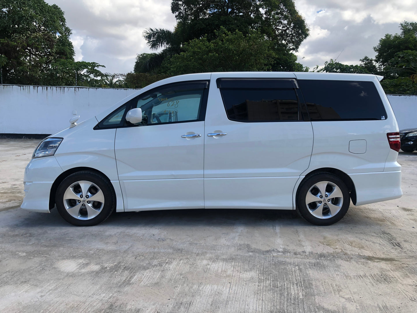 735 Toyota Alphard 2.5AS 2005