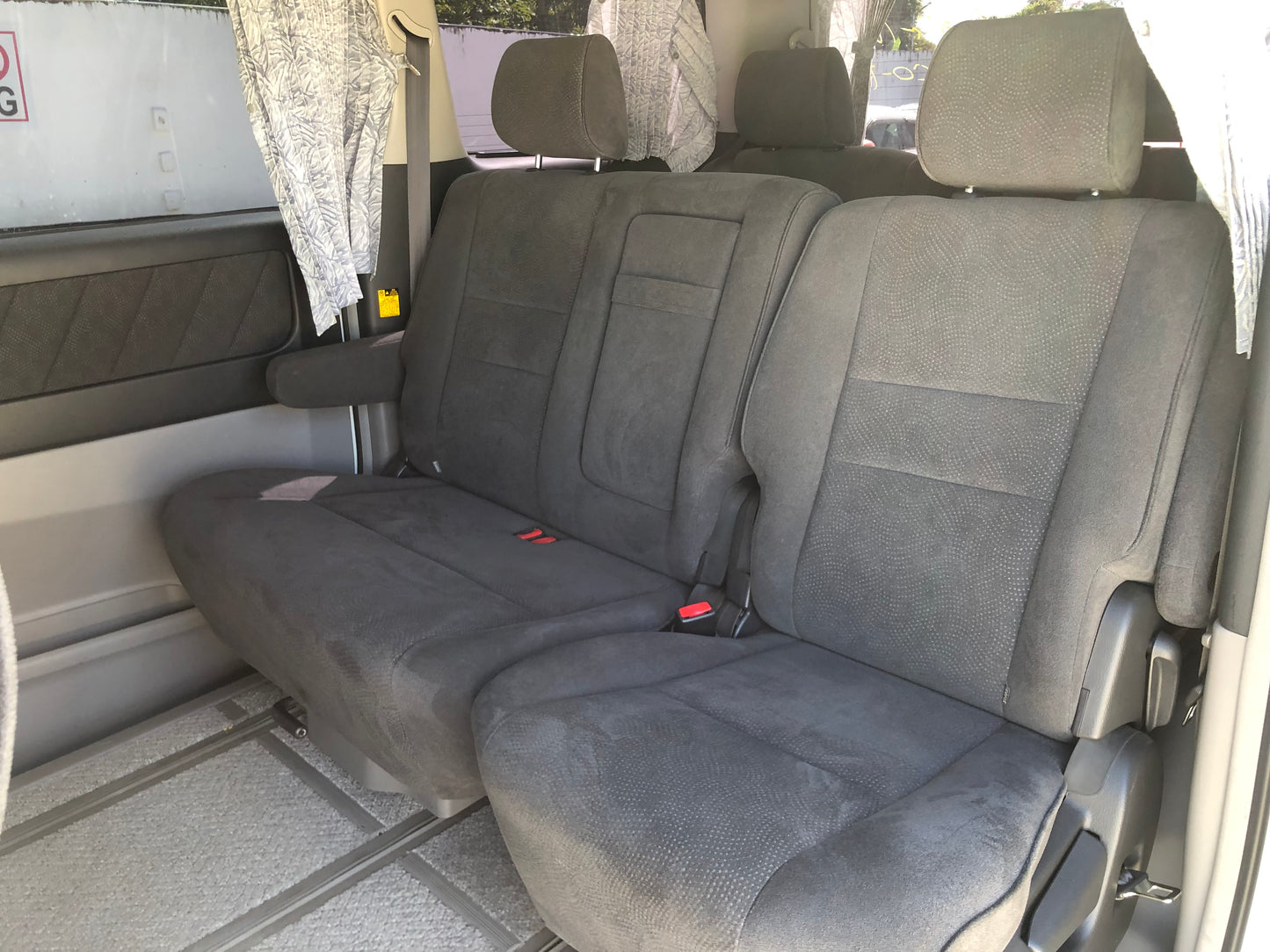 735 Toyota Alphard 2.5AS 2005