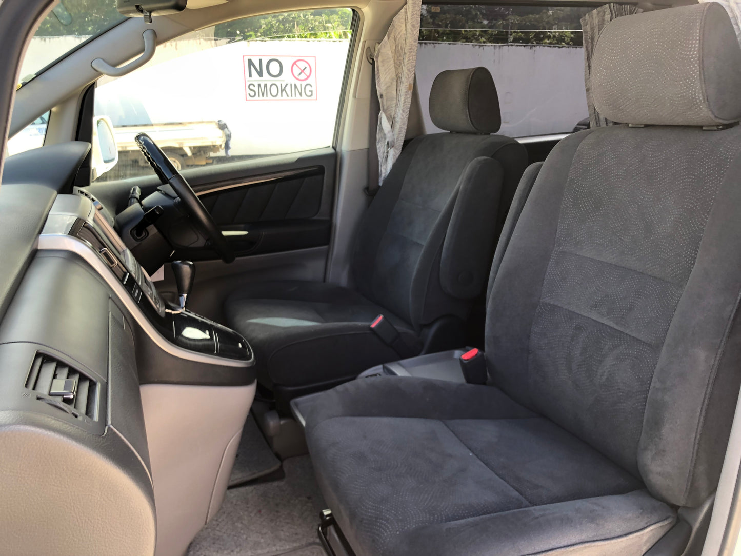 735 Toyota Alphard 2.5AS 2005