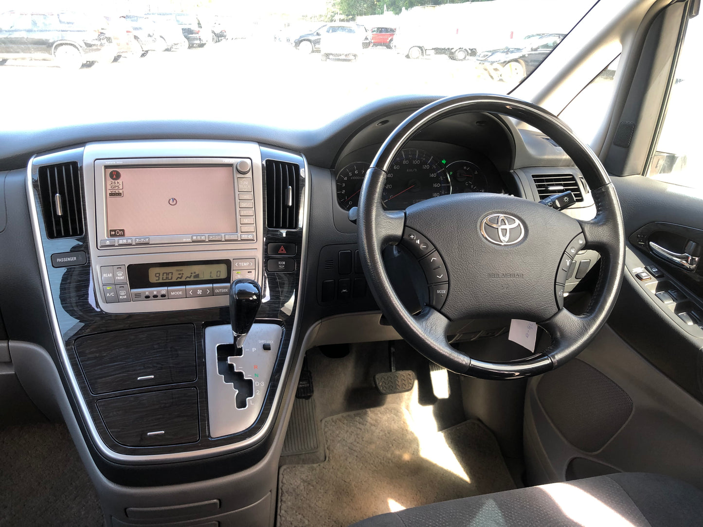 735 Toyota Alphard 2.5AS 2005