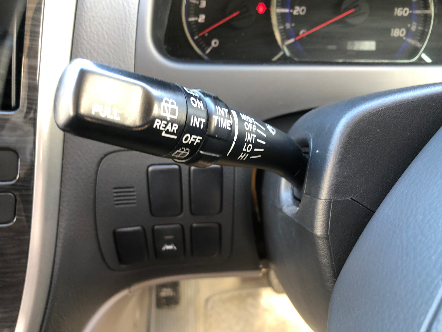 735 Toyota Alphard 2.5AS 2005