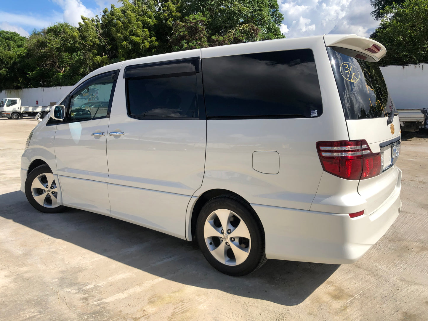 735 Toyota Alphard 2.5AS 2005