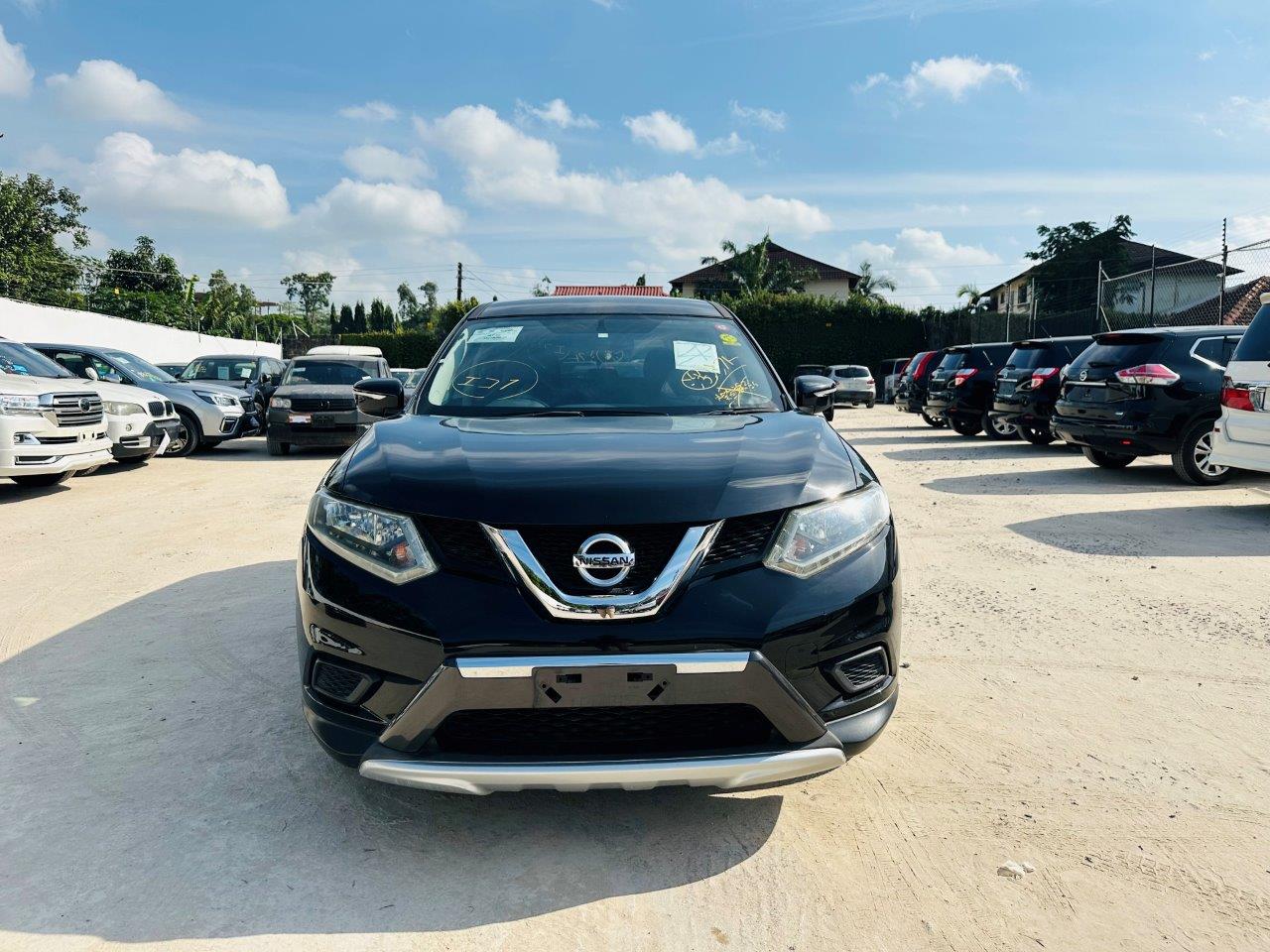 393. Nissan X-Trail 20X 2014