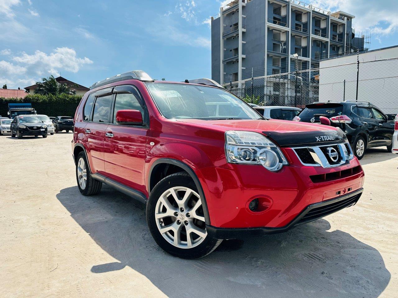 375. Nissan X-Trail X/GT 2012