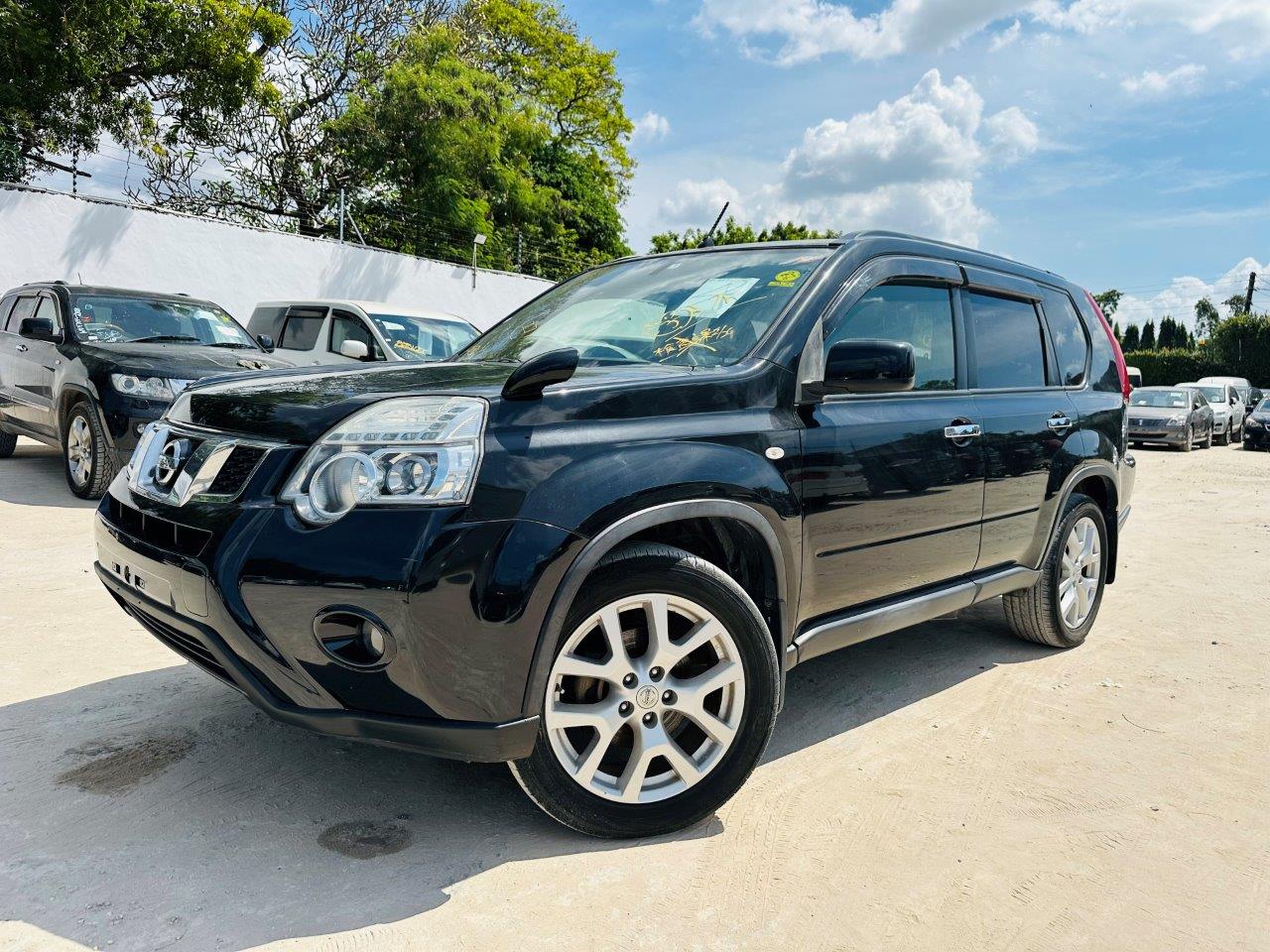 394. Nissan X-Trail X/GT 2012