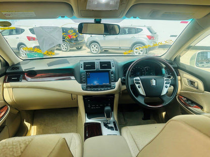 550 Toyota Crown ROYAL SALOON I-FOUR 2012