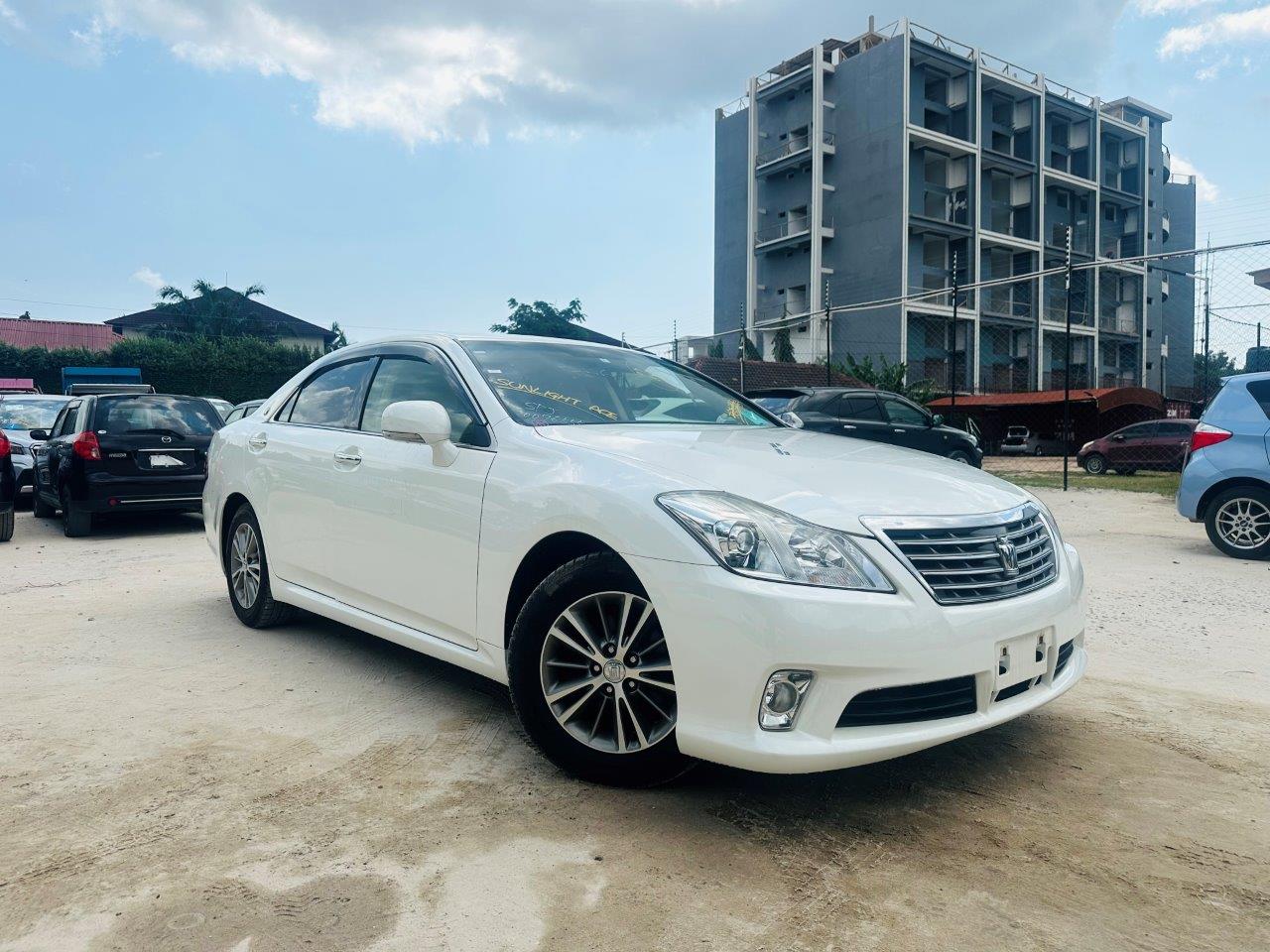 550 Toyota Crown ROYAL SALOON I-FOUR 2012