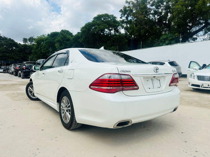 550 Toyota Crown ROYAL SALOON I-FOUR 2012