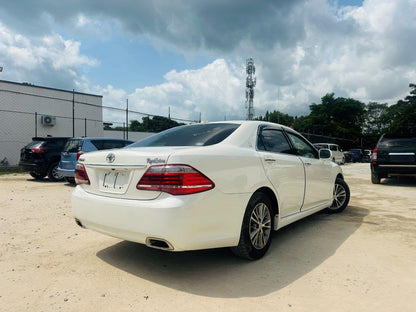 550 Toyota Crown ROYAL SALOON I-FOUR 2012