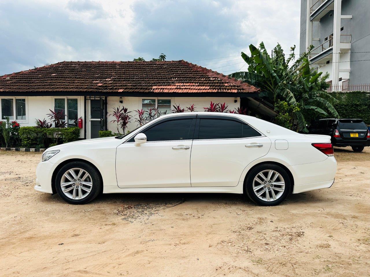 Toyota Crown 2014