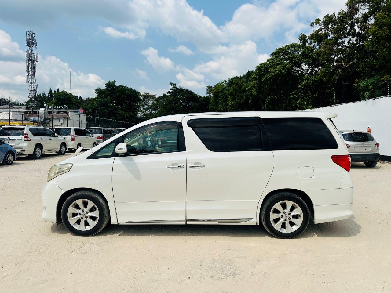 551 Toyota Alphard 240G 2010